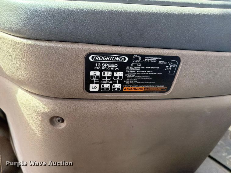 image for item EI7707 2013 Freightliner Cascadia semi truck