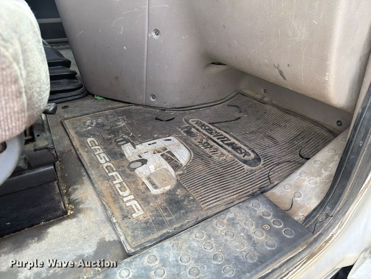 image for item EI7707 2013 Freightliner Cascadia semi truck