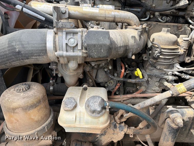image for item EI7707 2013 Freightliner Cascadia semi truck