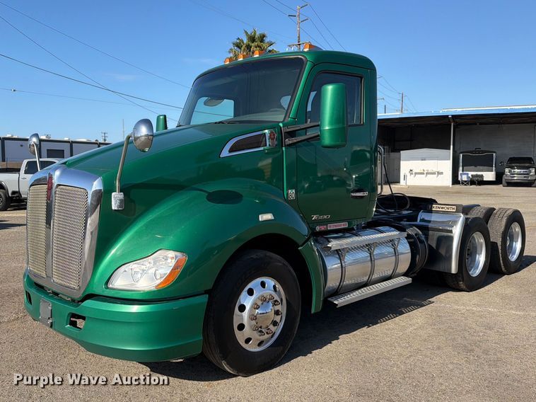 2015 Kenworth T680 semi truck