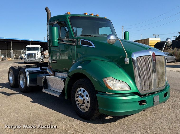 image for item EL2649 2015 Kenworth T680 semi truck