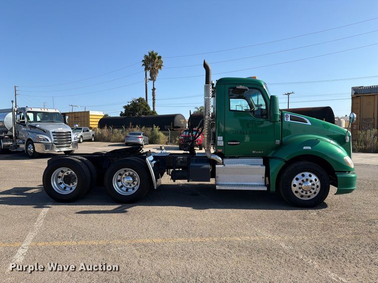 image for item EL2649 2015 Kenworth T680 semi truck