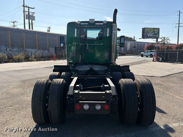 image for item EL2649 2015 Kenworth T680 semi truck