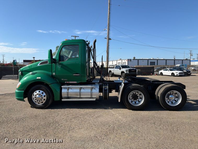 image for item EL2649 2015 Kenworth T680 semi truck