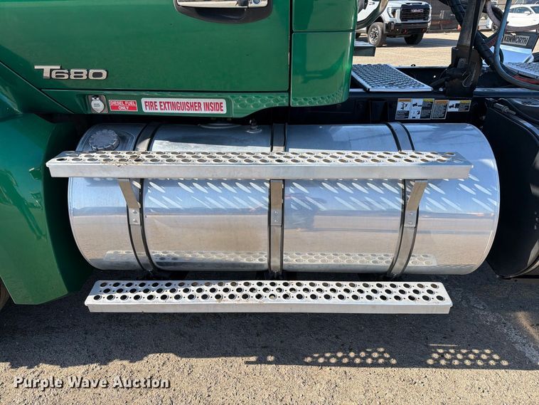 image for item EL2649 2015 Kenworth T680 semi truck
