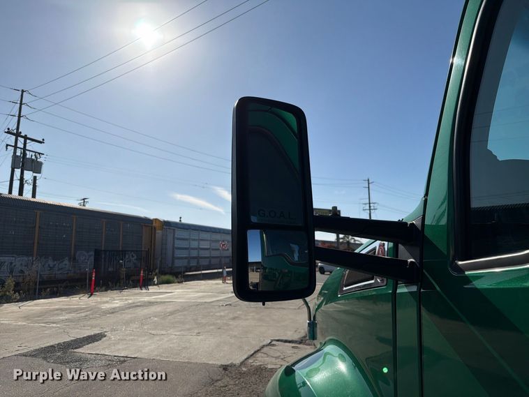 image for item EL2649 2015 Kenworth T680 semi truck