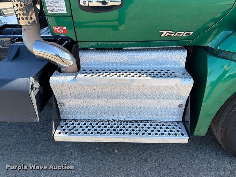image for item EL2649 2015 Kenworth T680 semi truck