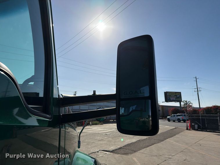 image for item EL2649 2015 Kenworth T680 semi truck