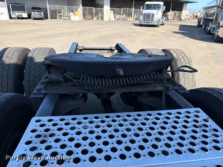 image for item EL2649 2015 Kenworth T680 semi truck