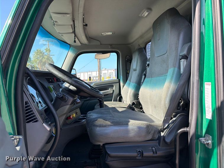 image for item EL2649 2015 Kenworth T680 semi truck