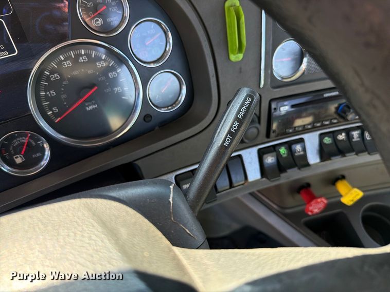 image for item EL2649 2015 Kenworth T680 semi truck