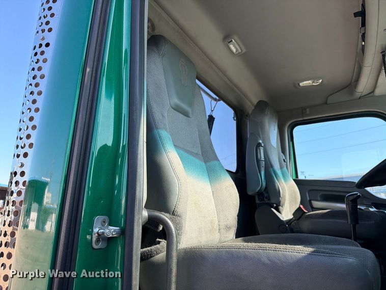 image for item EL2649 2015 Kenworth T680 semi truck
