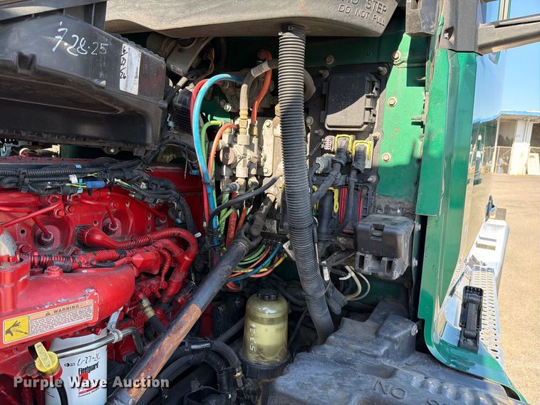 image for item EL2649 2015 Kenworth T680 semi truck