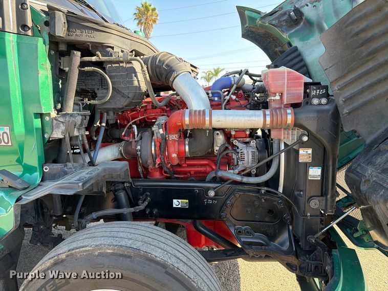 image for item EL2649 2015 Kenworth T680 semi truck