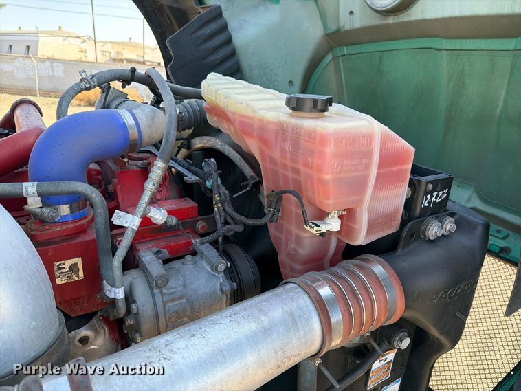 image for item EL2649 2015 Kenworth T680 semi truck