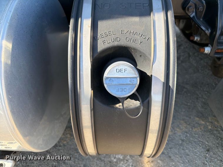 image for item EL2649 2015 Kenworth T680 semi truck