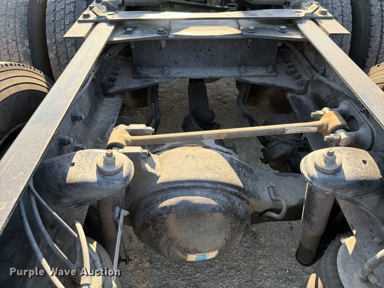 image for item EL2649 2015 Kenworth T680 semi truck