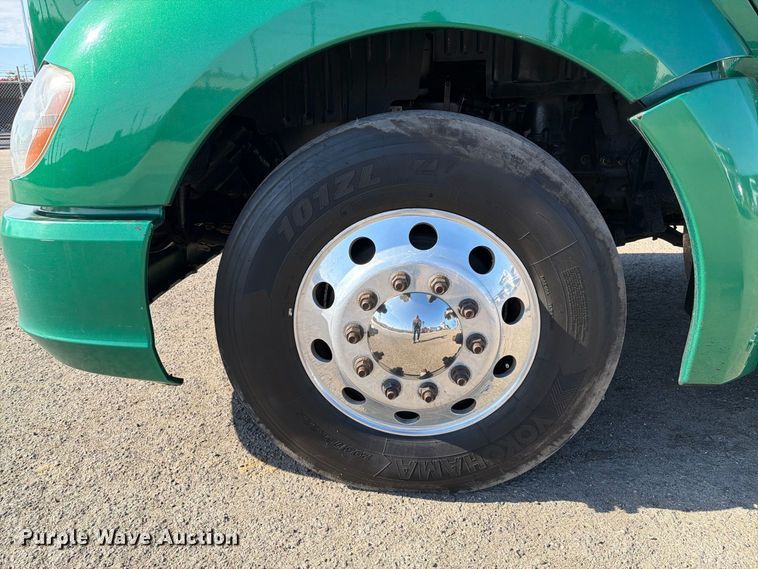 image for item EL2649 2015 Kenworth T680 semi truck