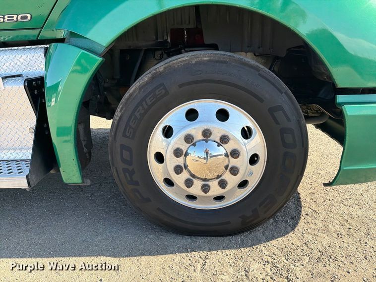 image for item EL2649 2015 Kenworth T680 semi truck