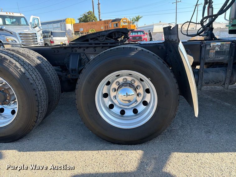 image for item EL2649 2015 Kenworth T680 semi truck