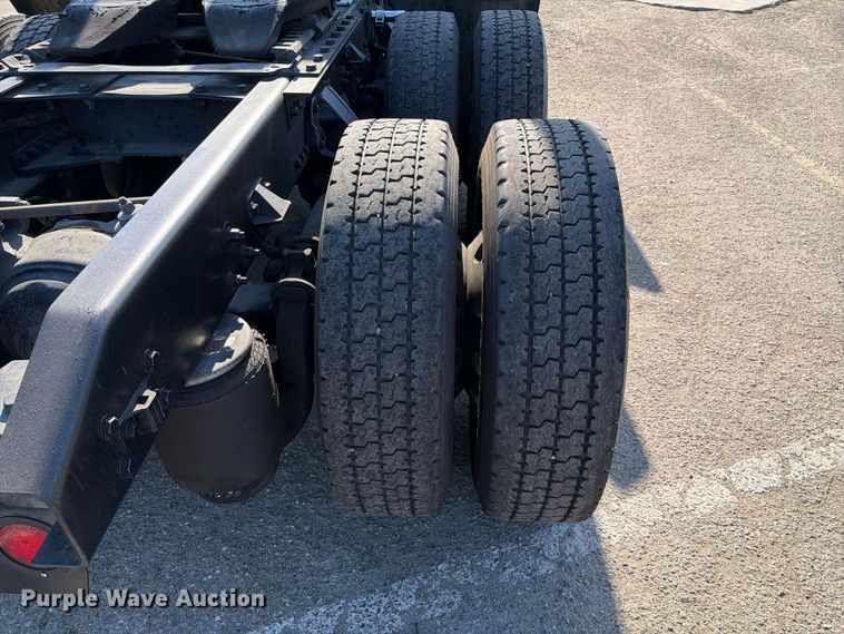image for item EL2649 2015 Kenworth T680 semi truck