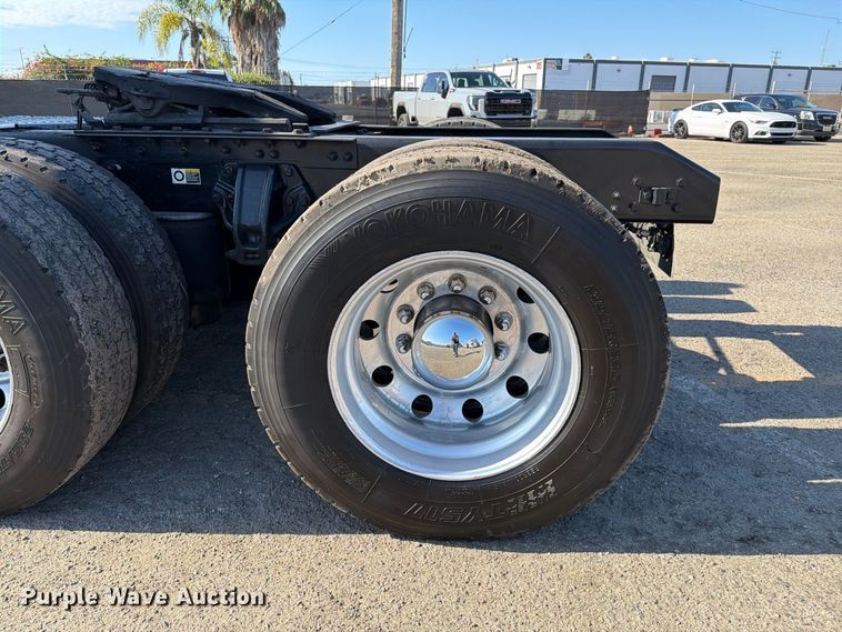 image for item EL2649 2015 Kenworth T680 semi truck
