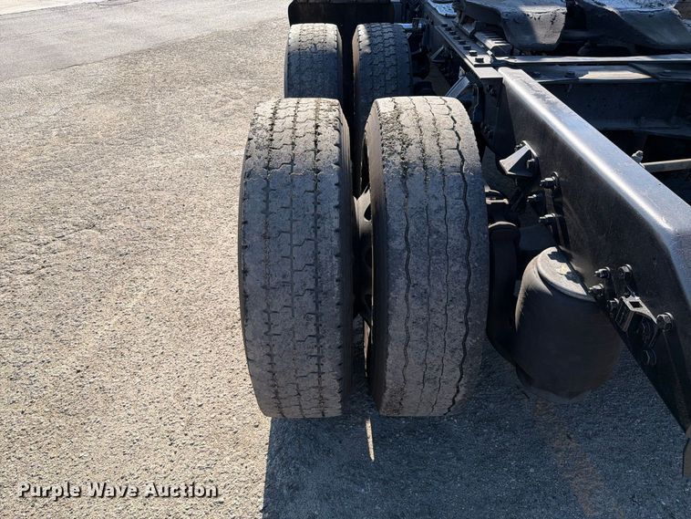 image for item EL2649 2015 Kenworth T680 semi truck