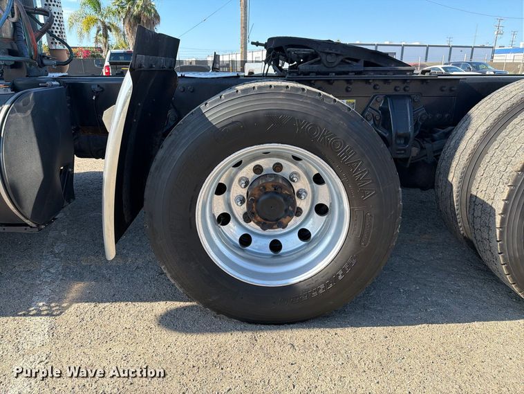 image for item EL2649 2015 Kenworth T680 semi truck