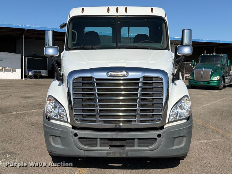 image for item EL2650 2017 Freightliner Cascadia semi truck