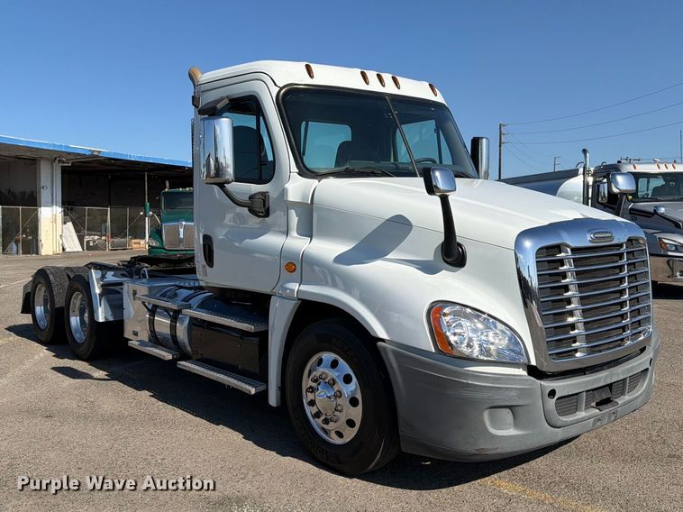 image for item EL2650 2017 Freightliner Cascadia semi truck