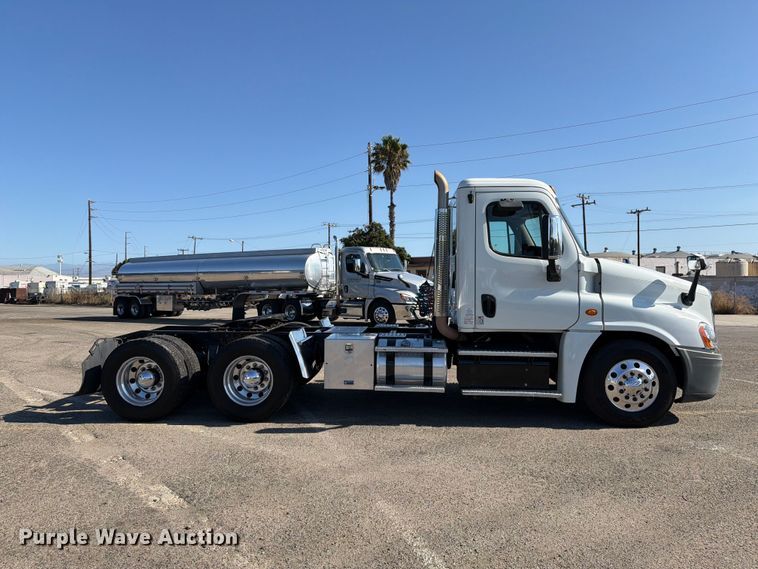 image for item EL2650 2017 Freightliner Cascadia semi truck