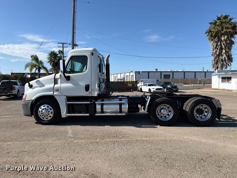 image for item EL2650 2017 Freightliner Cascadia semi truck