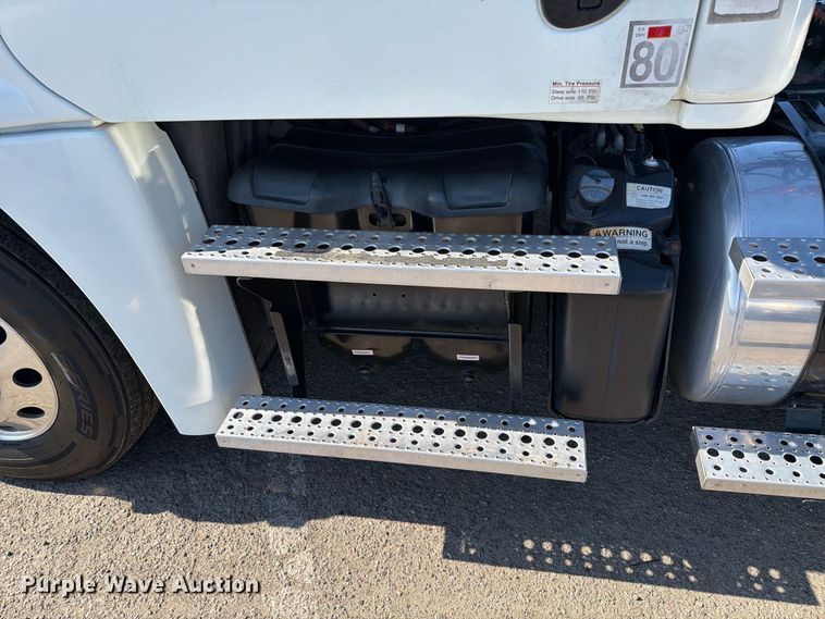 image for item EL2650 2017 Freightliner Cascadia semi truck