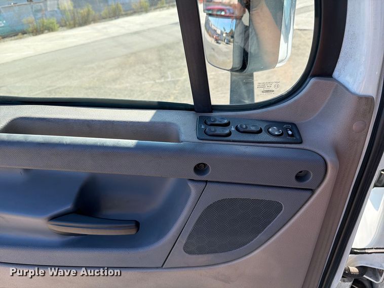 image for item EL2650 2017 Freightliner Cascadia semi truck