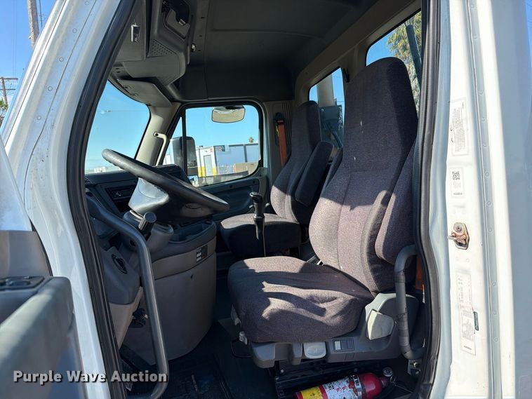 image for item EL2650 2017 Freightliner Cascadia semi truck