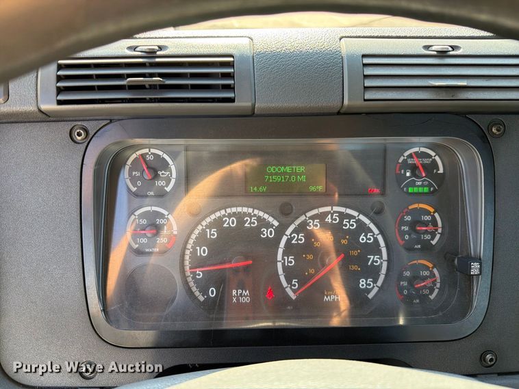 image for item EL2650 2017 Freightliner Cascadia semi truck