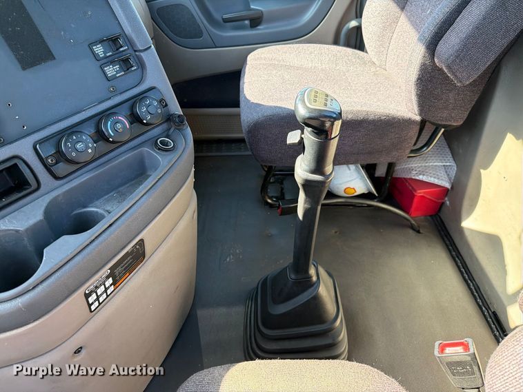 image for item EL2650 2017 Freightliner Cascadia semi truck