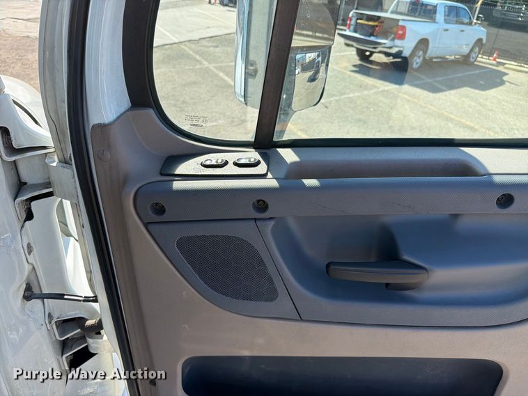 image for item EL2650 2017 Freightliner Cascadia semi truck