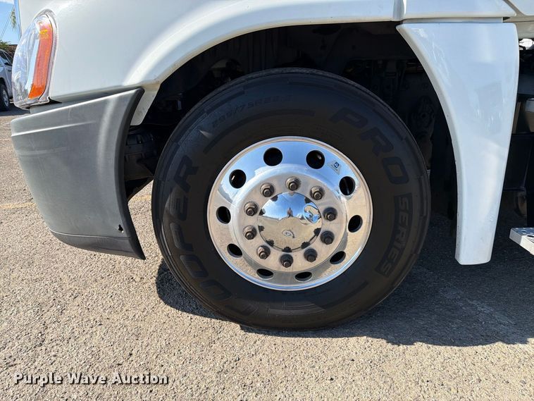 image for item EL2650 2017 Freightliner Cascadia semi truck