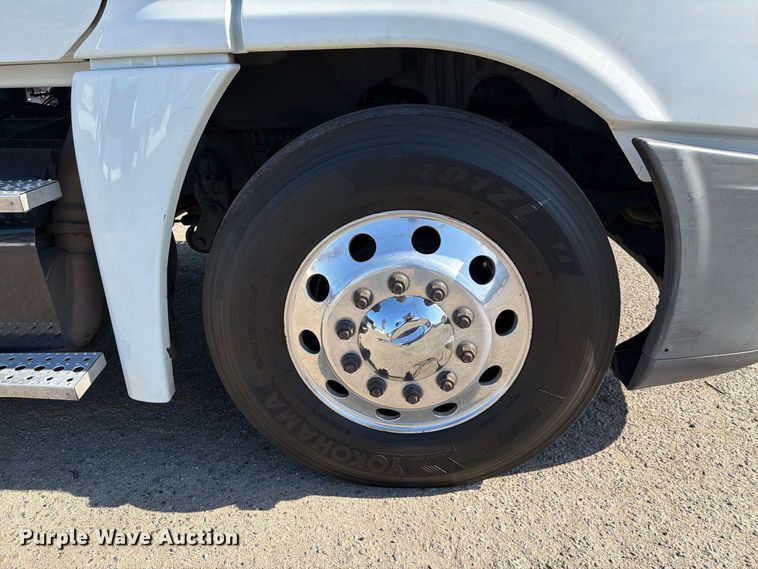 image for item EL2650 2017 Freightliner Cascadia semi truck