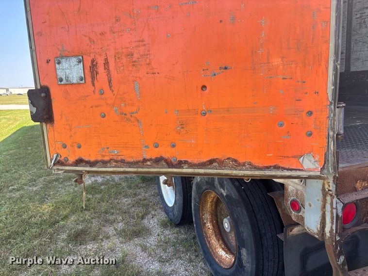 image for item ER3278 2004 Wabash dry van trailer