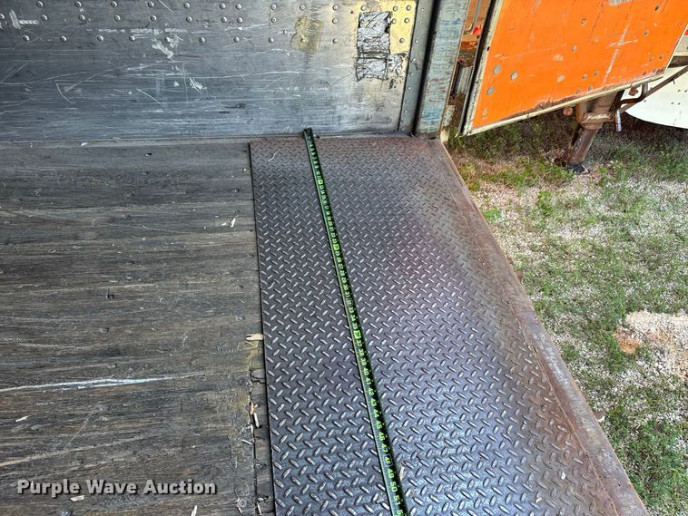 image for item ER3278 2004 Wabash dry van trailer