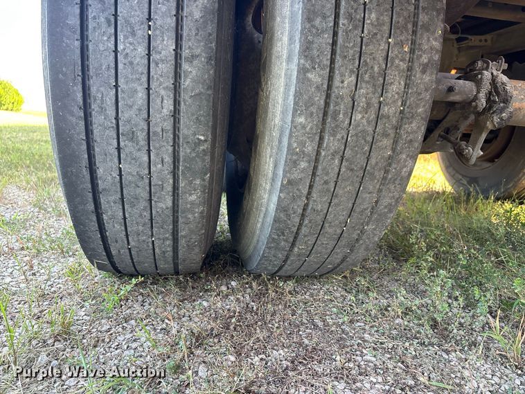 image for item ER3278 2004 Wabash dry van trailer