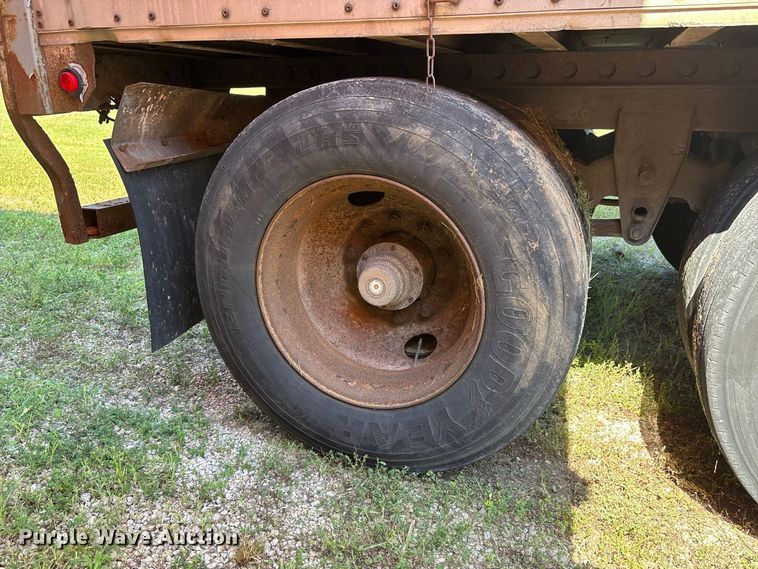 image for item ER3278 2004 Wabash dry van trailer
