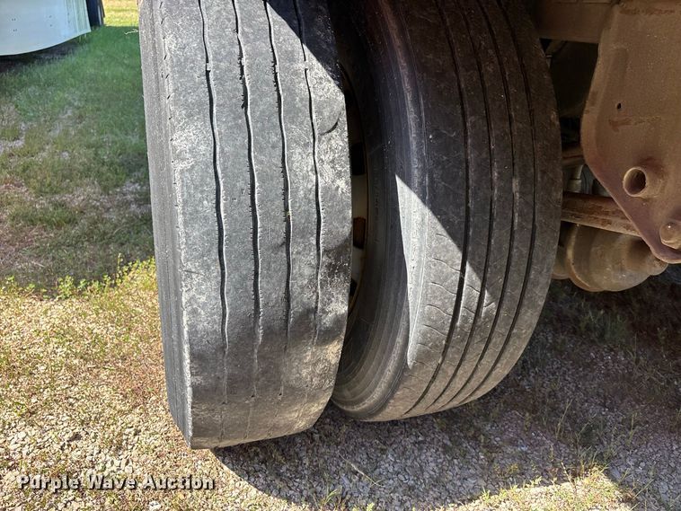 image for item ER3278 2004 Wabash dry van trailer