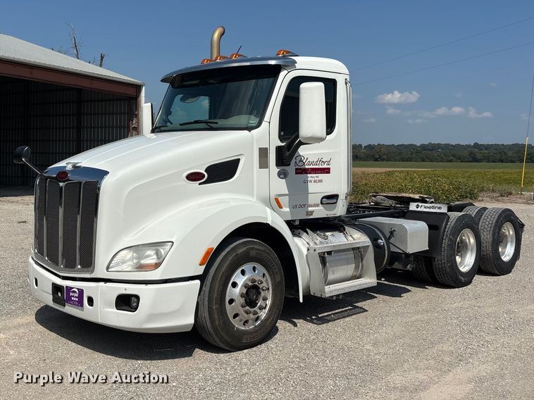 2018 Peterbilt 579 semi truck
