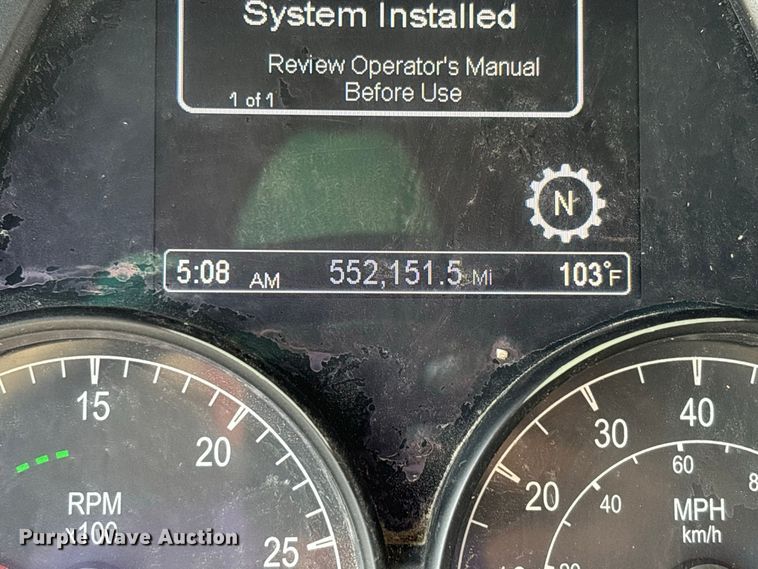 image for item ER3353 2018 Peterbilt 579 semi truck