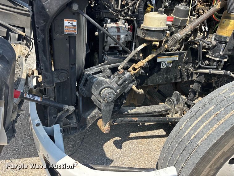 image for item ER3353 2018 Peterbilt 579 semi truck
