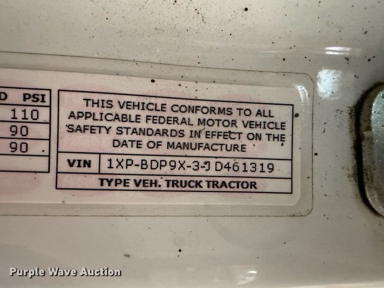 image for item ER3353 2018 Peterbilt 579 semi truck