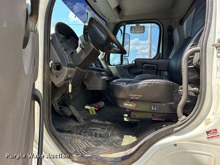 image for item ES8103 2012 Freightliner Business Class M2 rollback truck